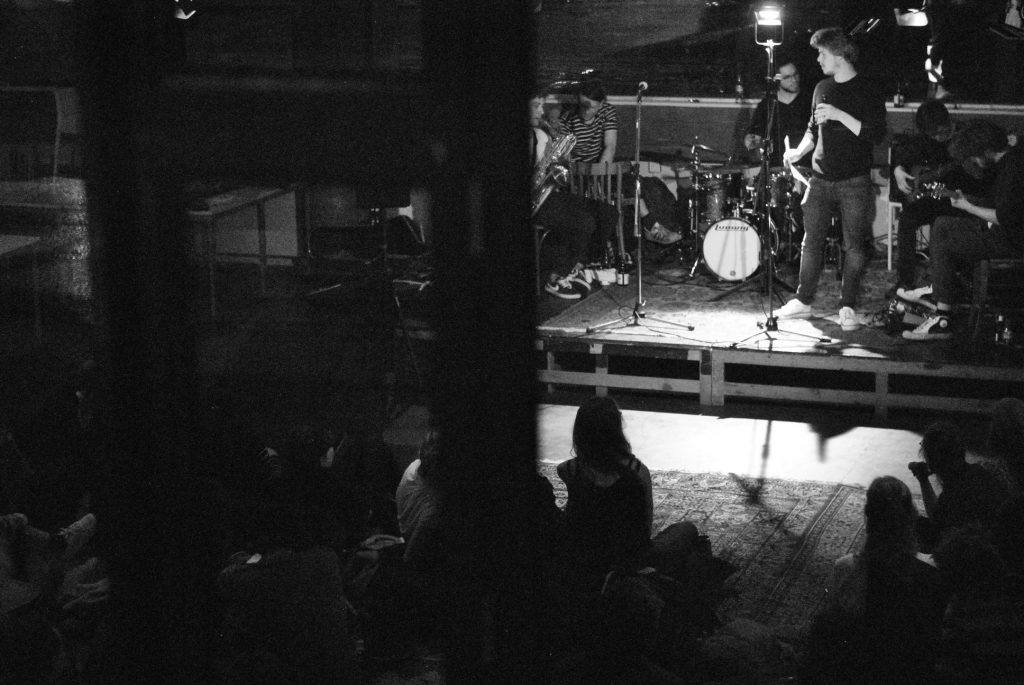 dans dichter dans, spoken word, text on stage