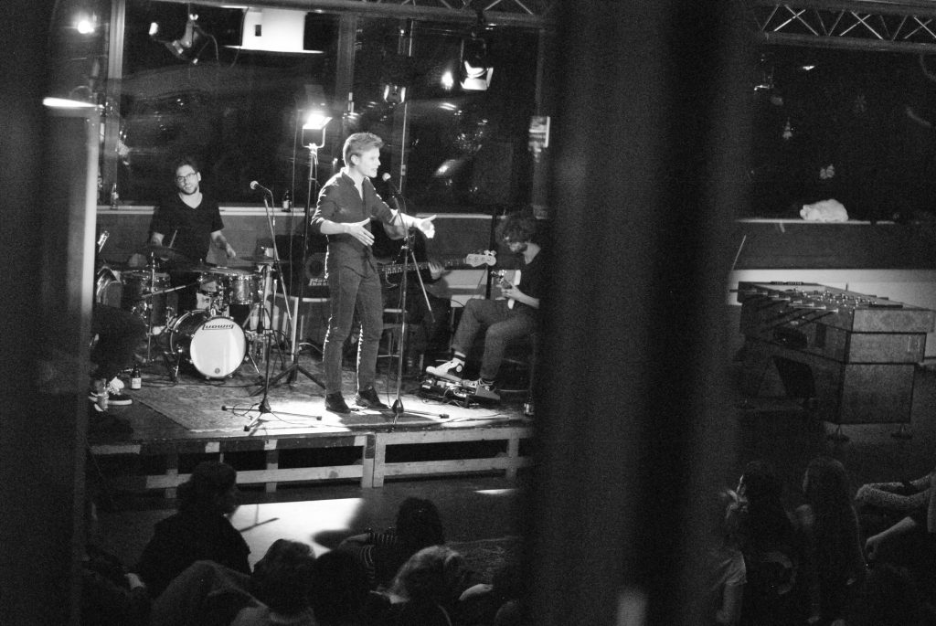 dans dichter dans, spoken word, text on stage