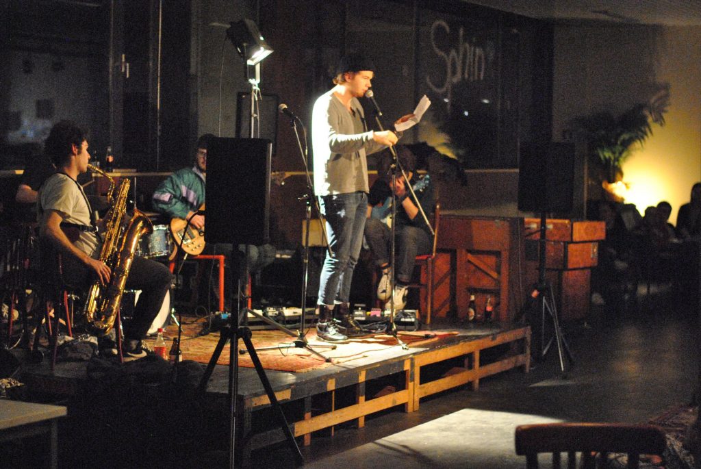 dans dichter dans, spoken word, text on stage