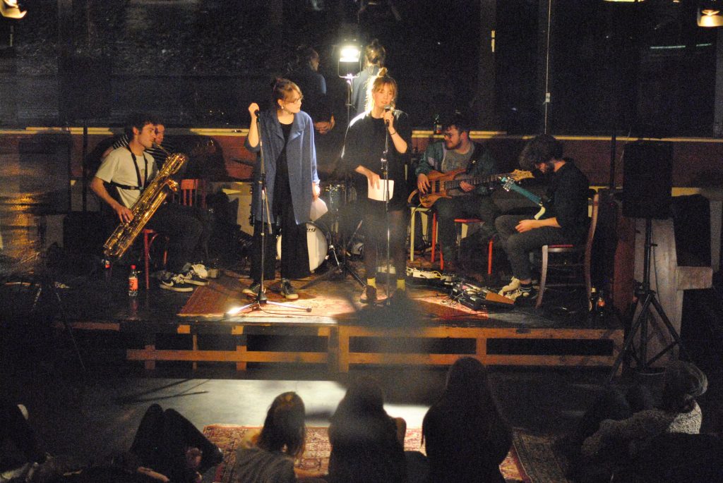 dans dichter dans, spoken word, text on stage