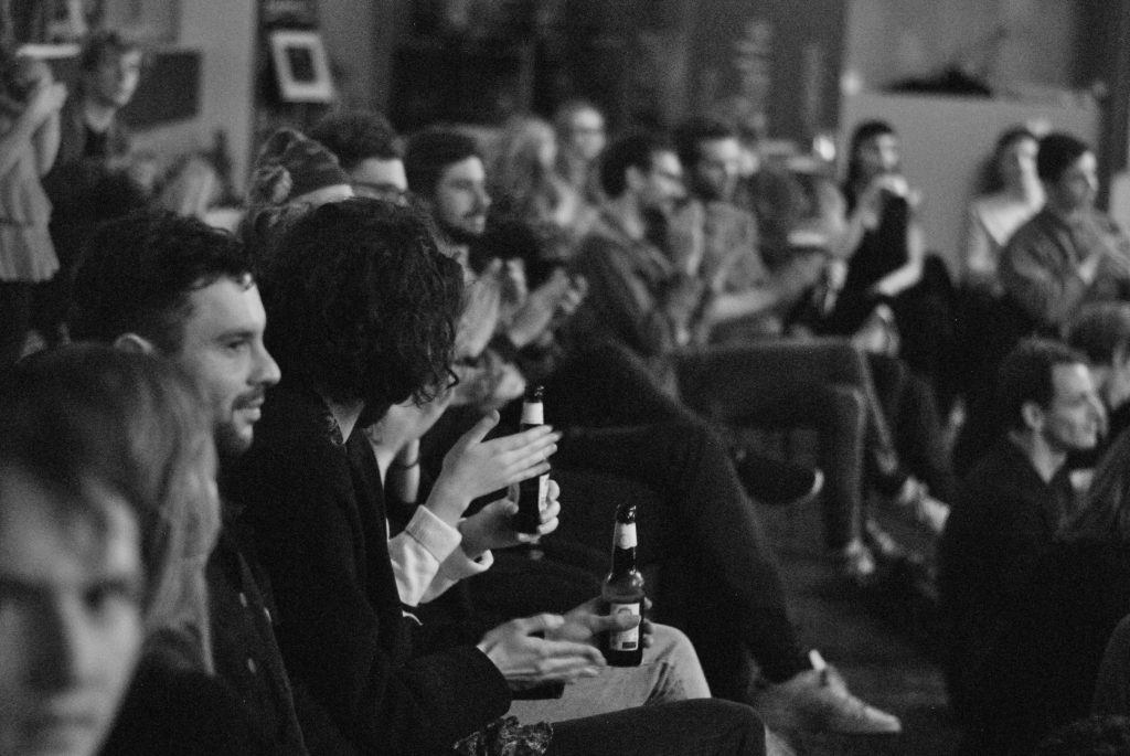 dans dichter dans, spoken word, text on stage