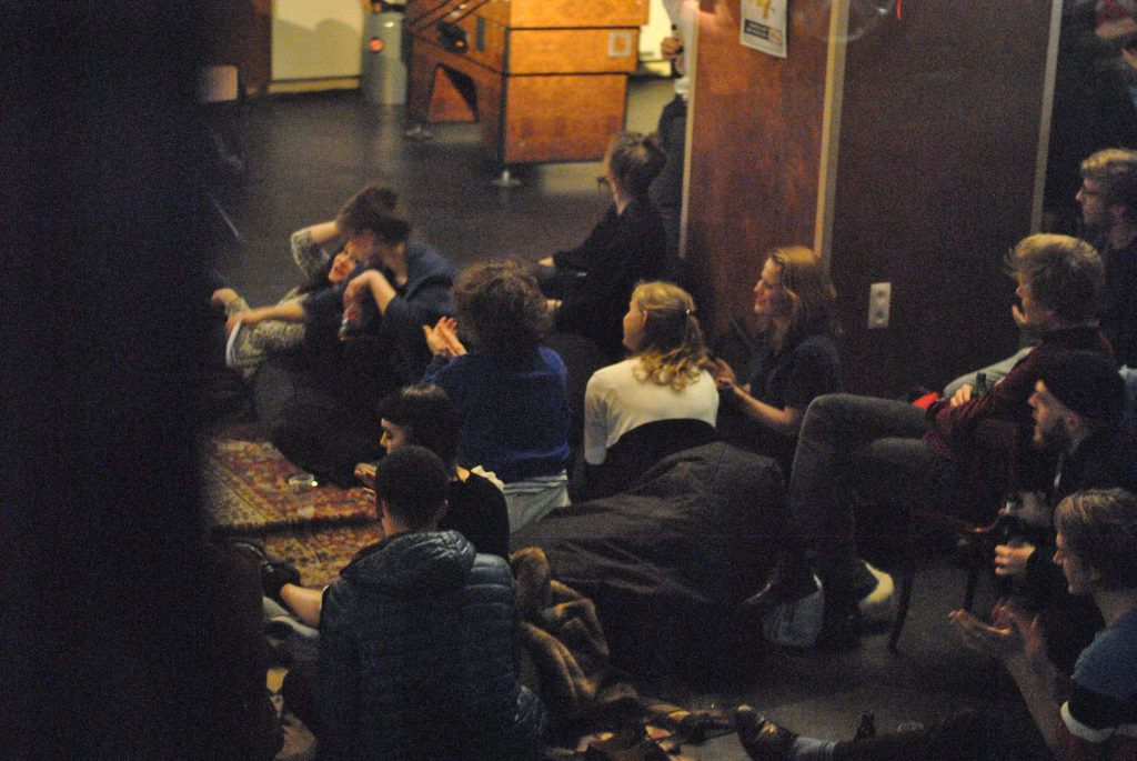 dans dichter dans, spoken word, text on stage