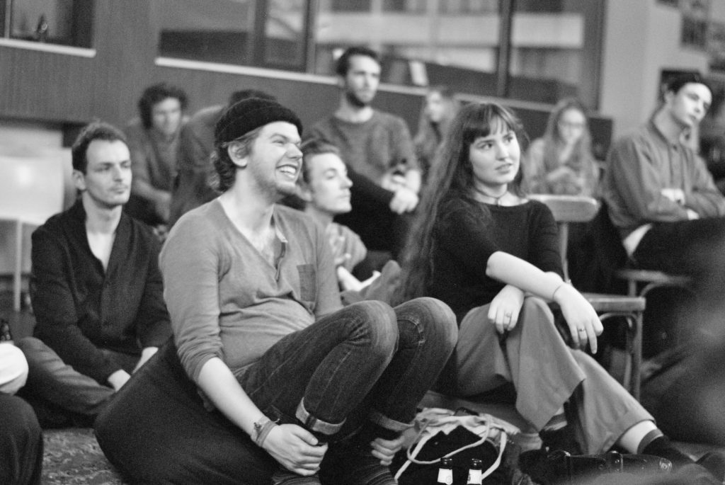 dans dichter dans, spoken word, text on stage