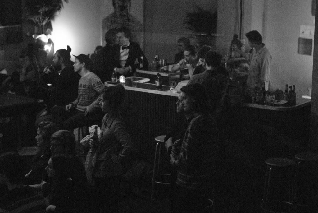 dans dichter dans, spoken word, text on stage