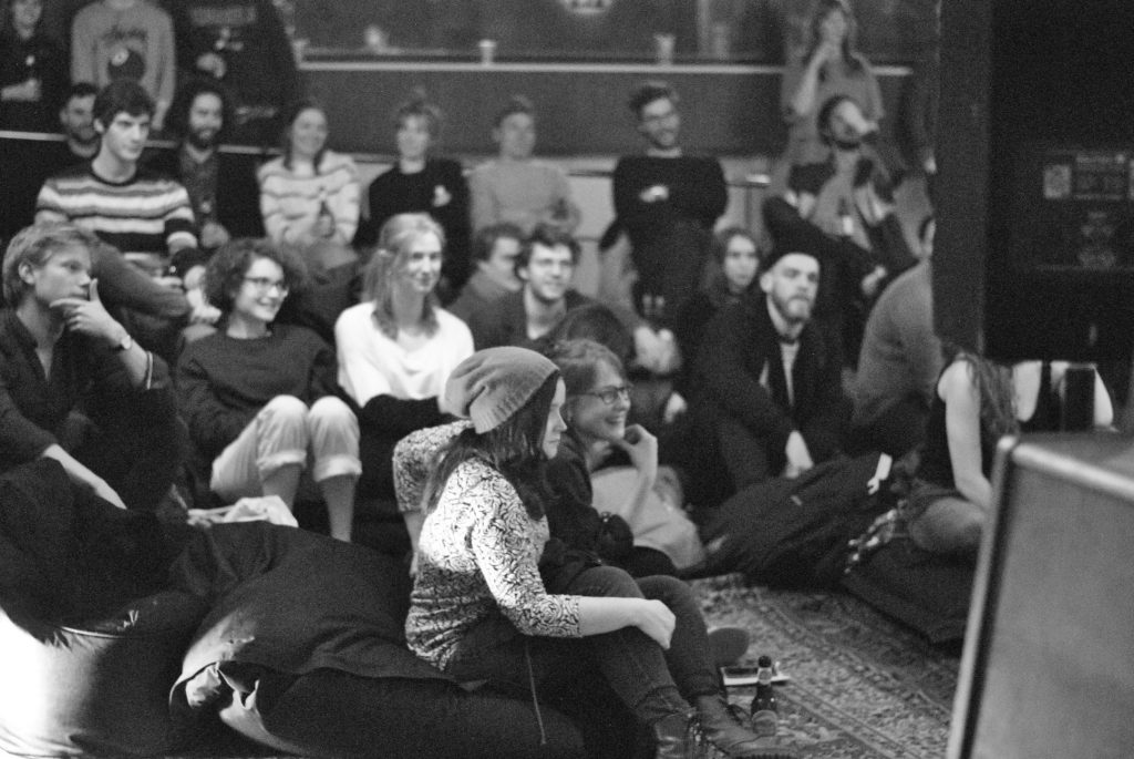 dans dichter dans, spoken word, text on stage