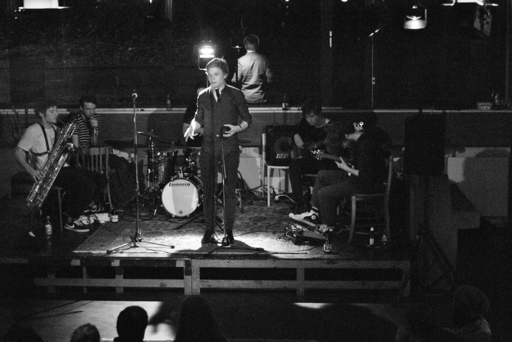 dans dichter dans, spoken word, text on stage