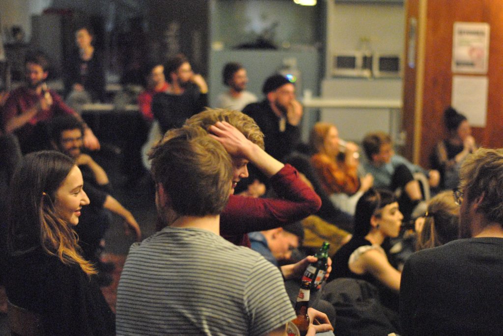 dans dichter dans, spoken word, text on stage