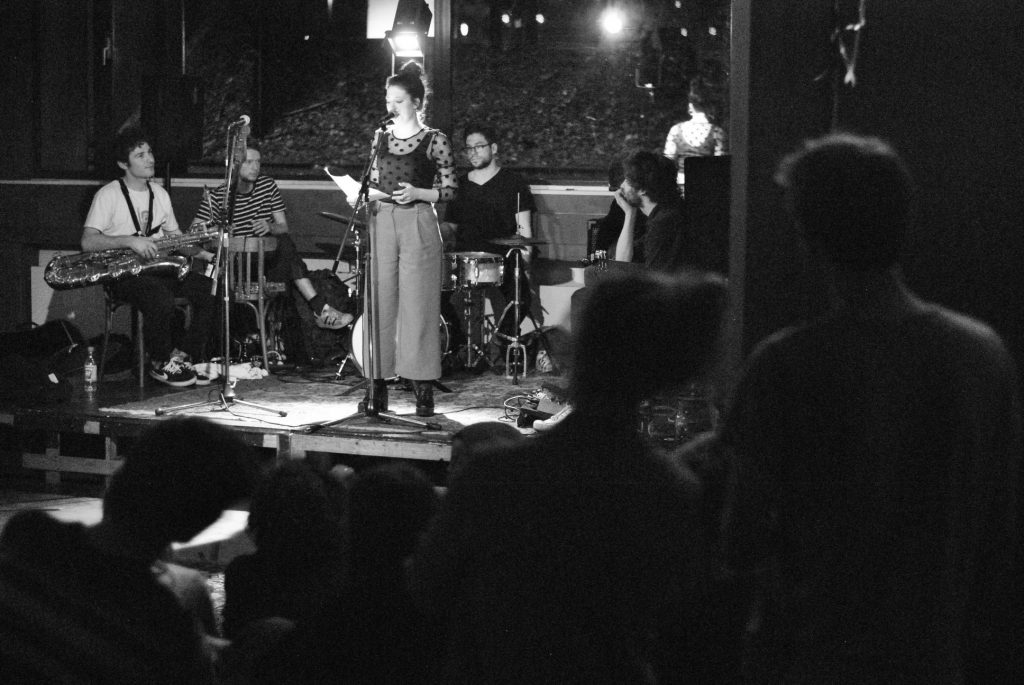 dans dichter dans, spoken word, text on stage