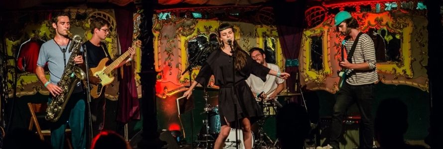 dans dichter dans, spoken word, text on stage